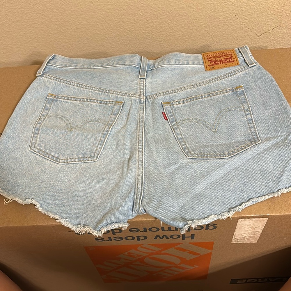 Levi’s booty shorts